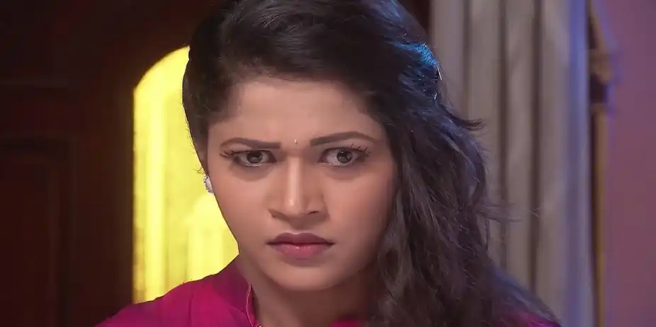 Parnika Steals the 'Nagamulike' | Naagamandala