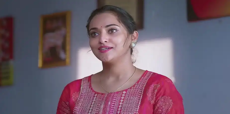 Divya's Dedication to Her Work | Sathya