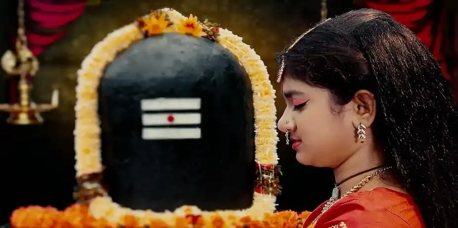 Bhootaki Tries to Lead Punya out of the House | Naagamandala