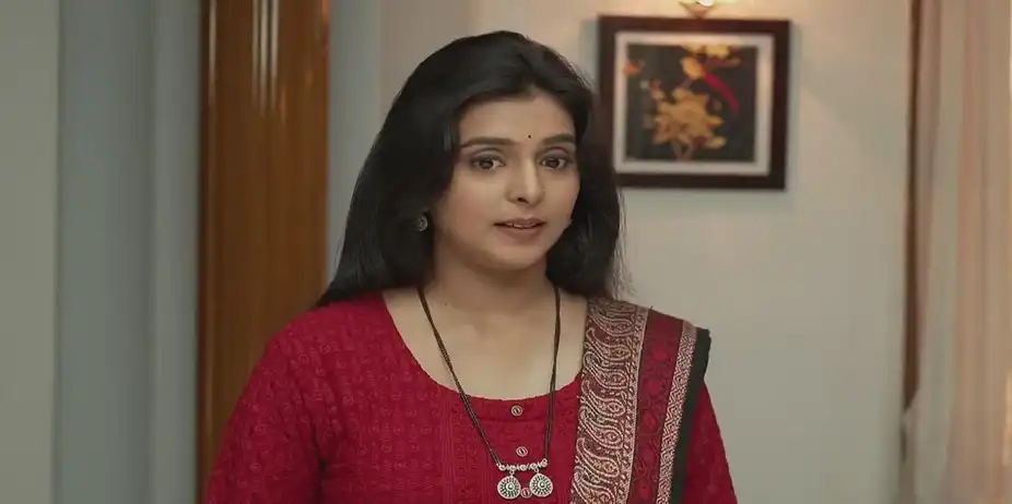 Mona Tells Rupali about Amol | Appi Amchi Collector