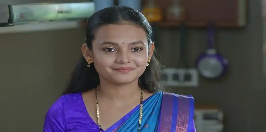Meghna Scolds Reshma | Sara Kahi Tichyasathi
