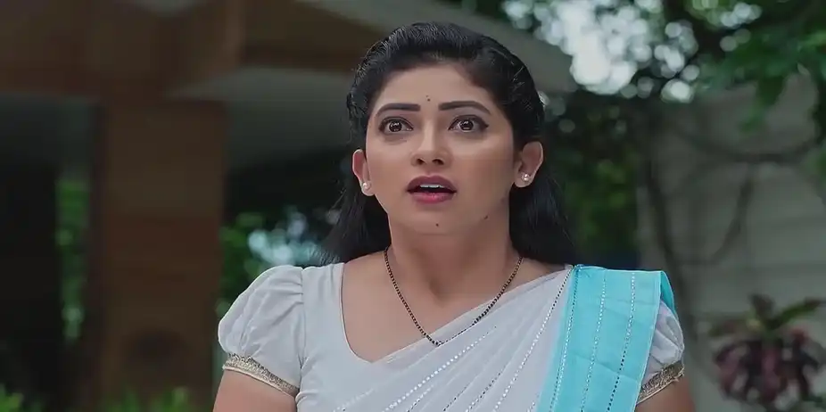 Bhagamati Rushes out to Say Goodbye to Amarendra | Nindu Noorella Saavasam