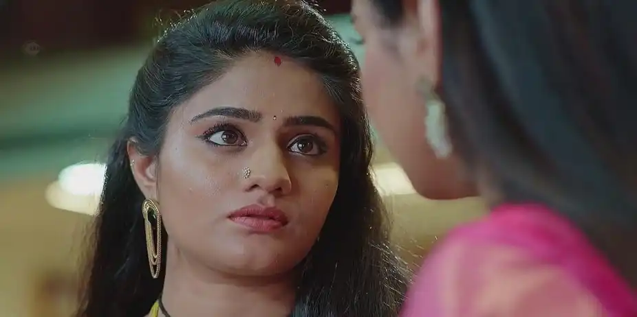 Jagadhatri Stops Nishika from Finding Kedar's Gun | Jagadhatri