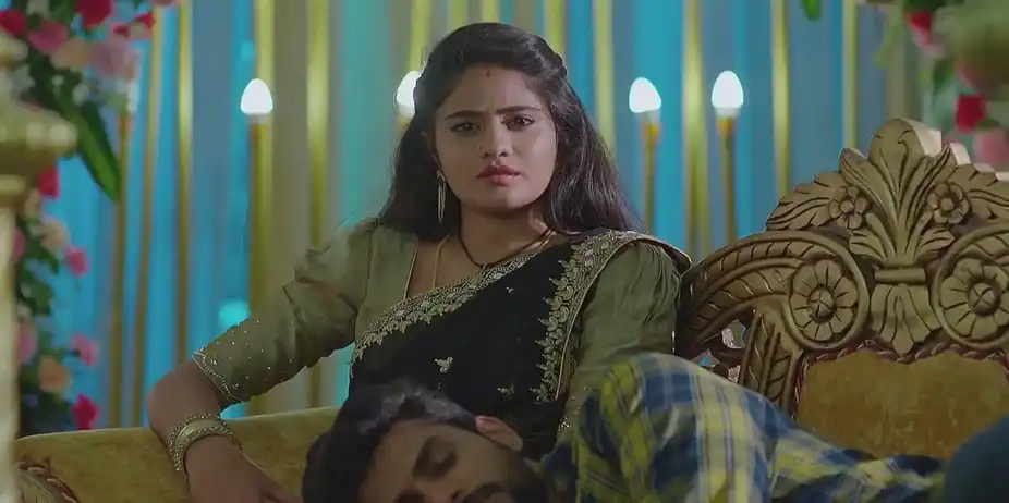 Jagadhatri Lets Kedar Sleep on Her Lap | Jagadhatri