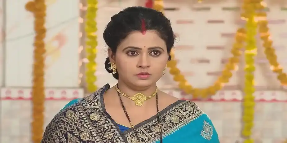Charu and Padmaja Manipulate a Man | Sandhya Ragini