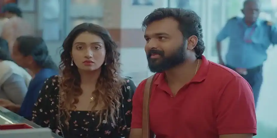 Vyshakh and Mythili Reach a Jewellery Shop | Valsalyam