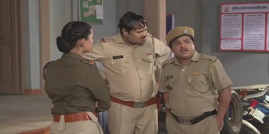 Manohar Tells Happu about Reshampal | Happu Ki Ultan Paltan