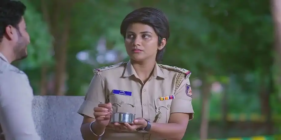  Karthik Brings a Meal for Sathya | Sathya