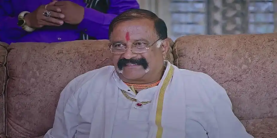 Javare Gowda Shows His Family the New Nuptial Chain | Lakshmi Nivasa