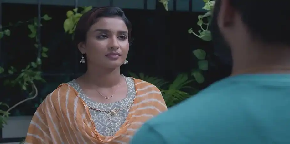 Jeeva Shares His Worries with Madhumitha | Nenjathai Killathe