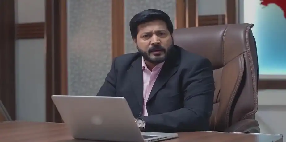 Goutham Learns about Naveen's Engagement | Nenjathai Killathe
