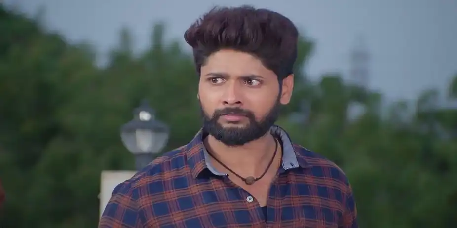 Seenu Taunts Charulatha | Sandhya Raagam
