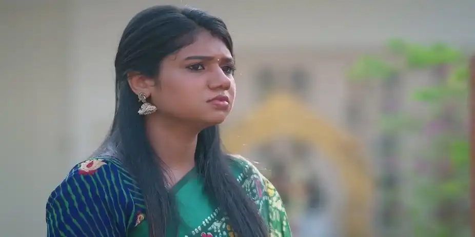 Raghuvaran Diverts Darshini's Attention | Ninaithale Innikkum