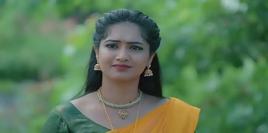 Meenakshi and Karthik Collect Flowers | Valsalyam
