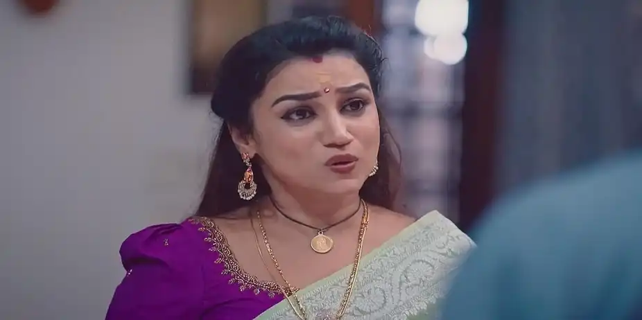 Parvathy Seeks Gopi’s Blessing | Parvathy