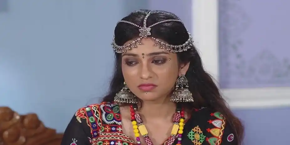 Manas's Grandmother Praises Madhu | Madhura Sansara