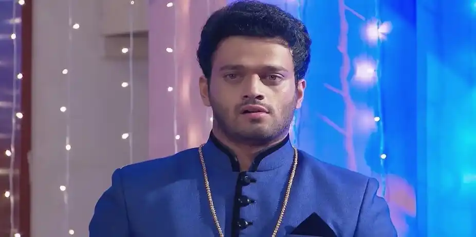 Bhadravathi Sprinkles 'Garuda Bhasma' on Snakes | Naagamandala