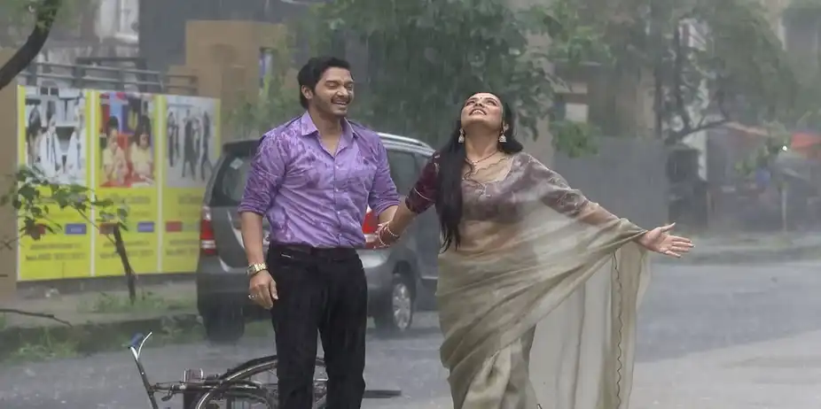 Neha and Yash Get Drenched in the Rain | Mazhi Tuzhi Reshimgaath