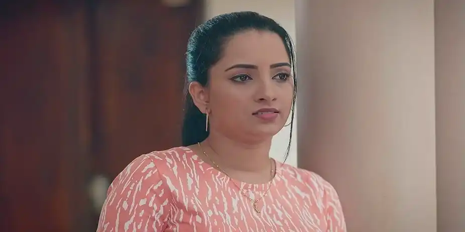 Venu Interacts Closely with Veena | Madhura Nombara Kaattu