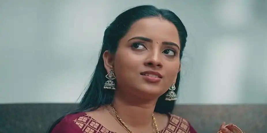 Ramakrishnan Gives Gold to Veena | Madhura Nombara Kaattu
