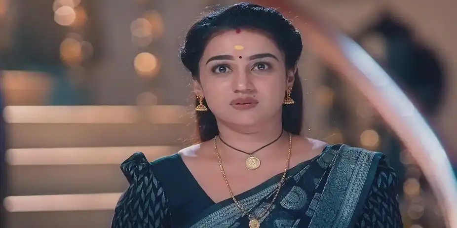 Prabhavathy Hits Ria | Parvathy