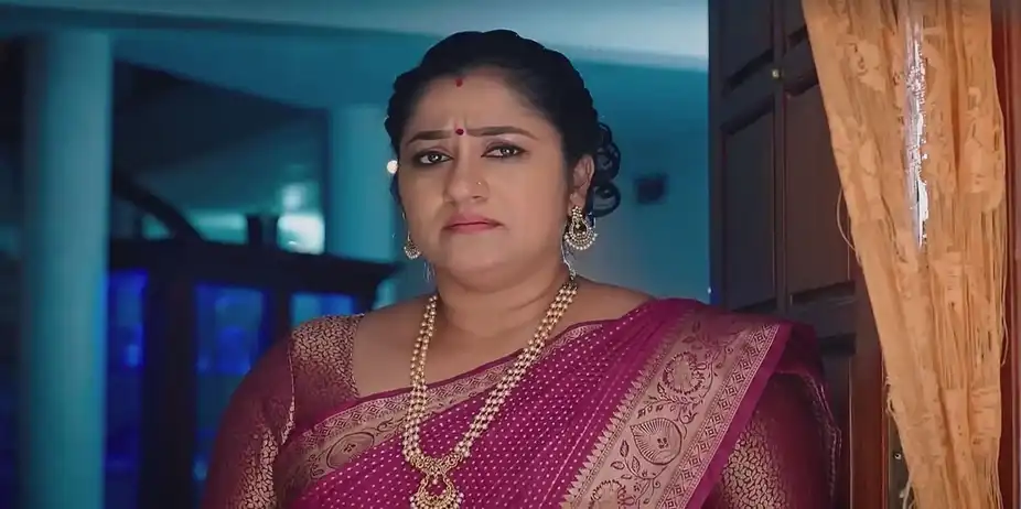 Prabhavathy Overhears Pallavi’s Conversation | Parvathy