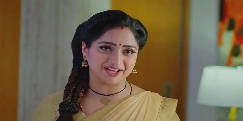 Vallabha Tries to Steal Gayatri Devi's Sari | Trinayani