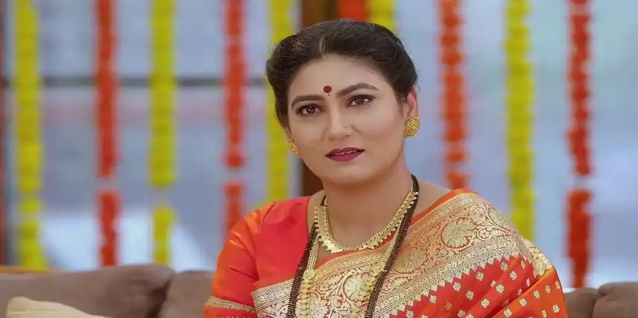 Disha Scolds Paaru for Helping Her | Paaru