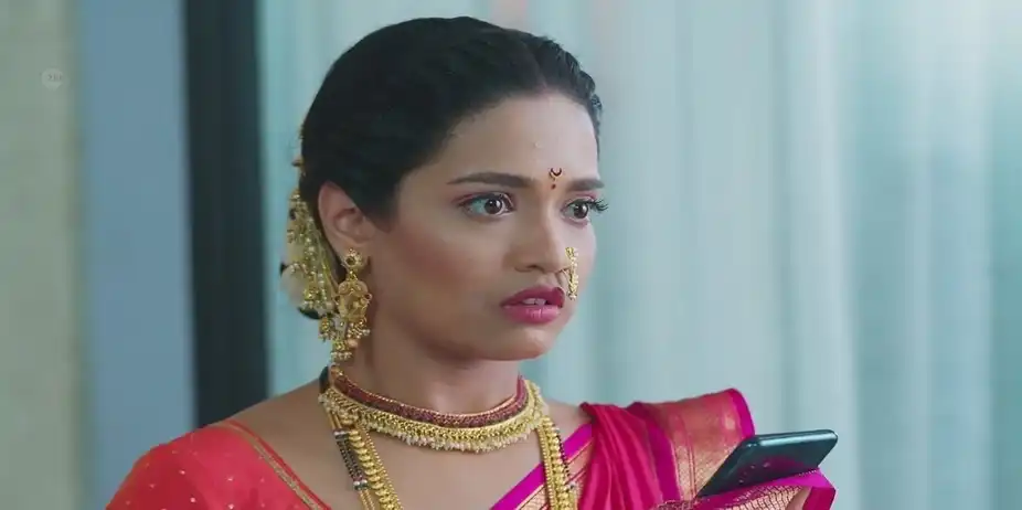 Pooja Sees the Photo on Vikrant's Phone | Navri Mile Hitlerla