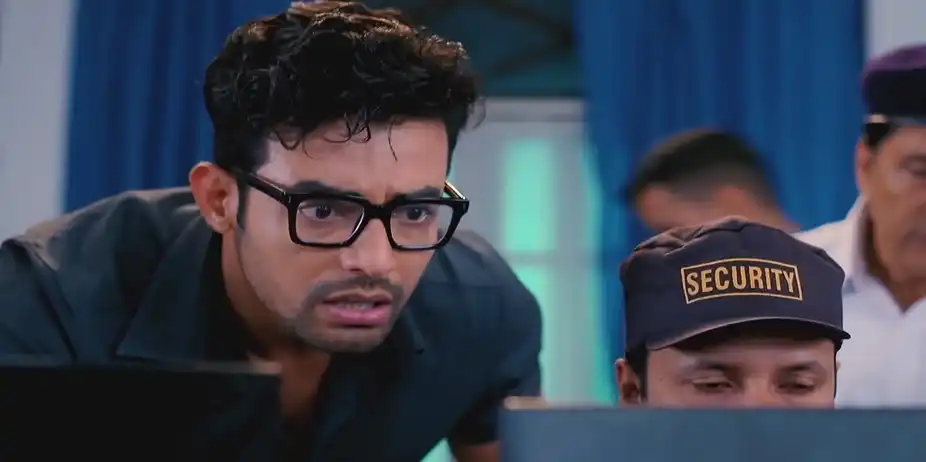 The Police Track Shyamoli's Car | Kon Gopone Mon Bheseche
