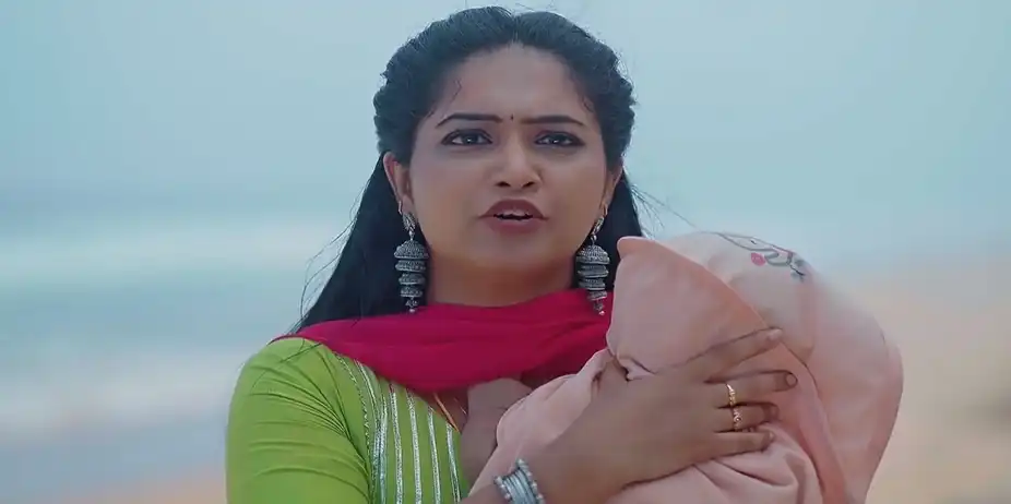 Mythili Tries to Take Her Baby | Valsalyam