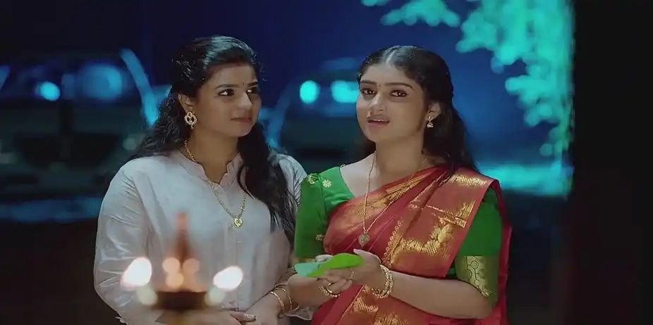 Lakshmi Performs the ‘Abhishta Siddhi Puja’ | Mizhirandilum