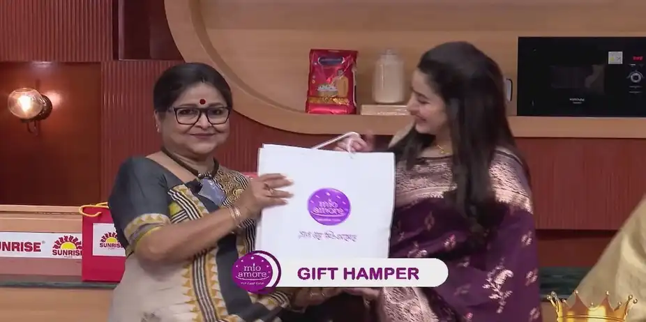 The Chef Is Honoured with a Badge | Randhane Bandhan
