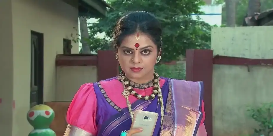 Dhananjaya's Questions Make Bhadravathi Nervous | Naagamandala