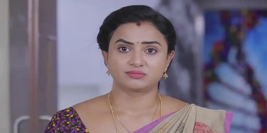 Bhuvana Panics to see Bharathi | Idhayam