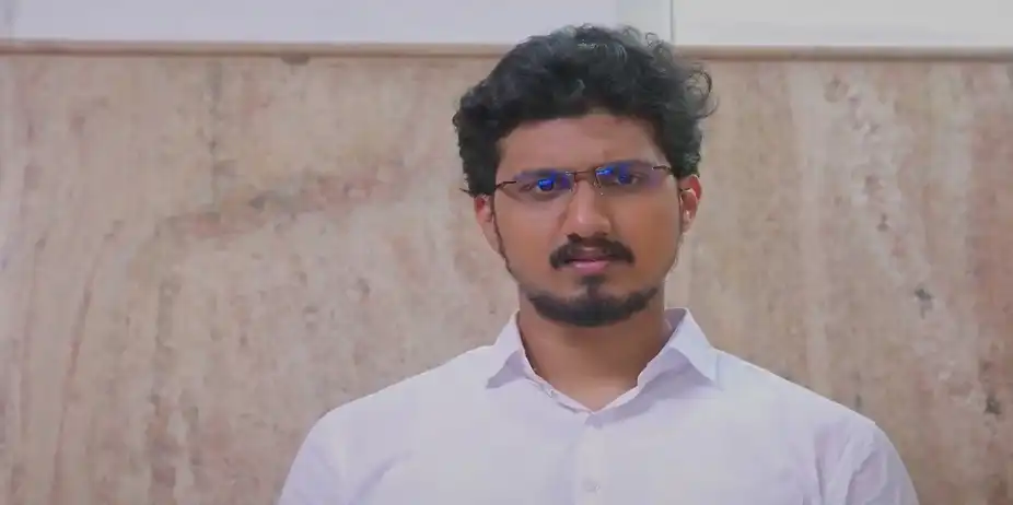 Ranjith Overhears a Man | Maari