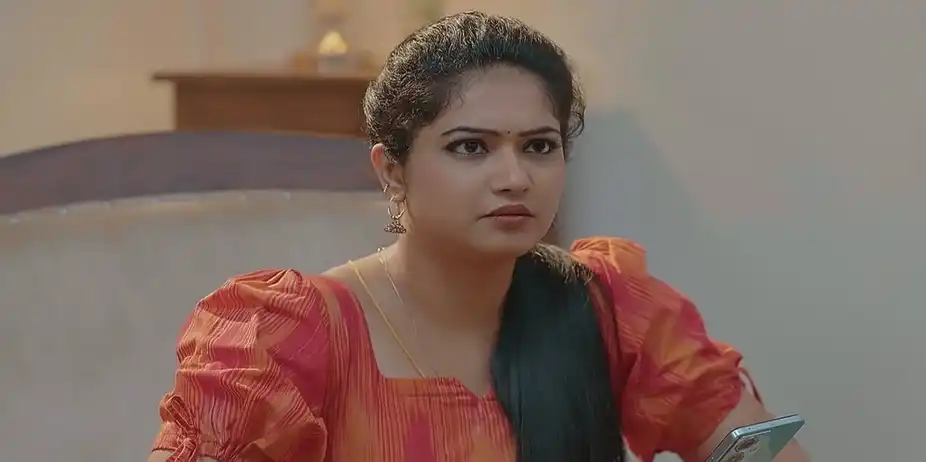 Meenakshi Shows Savithri Her Place | Valsalyam