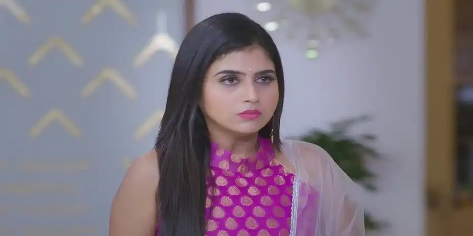 Roopa Slaps the Fake Director | Brahmagantu