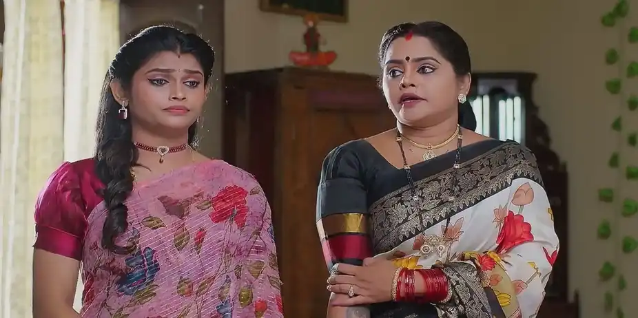Charu and Padma Bring Venkatrao Home | Padamati Sandhyaragam
