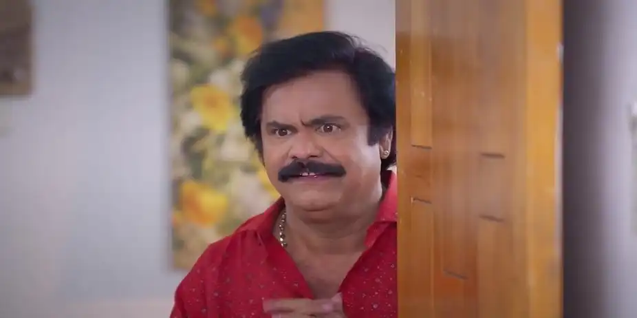 Sankarapandi Tries to Steal the Phone | Maari