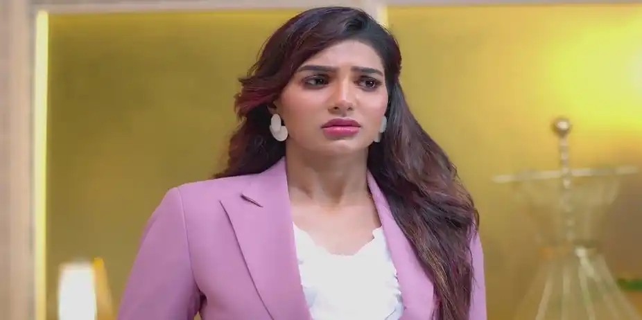 Maya Avoids Going to the Theme Park | Nenjathai Killathe