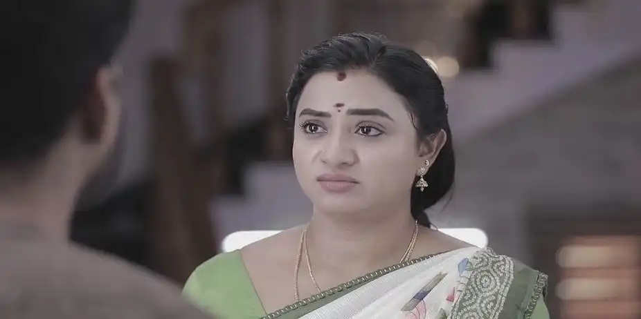 Bharathi Pulls a Prank on Aadhi | Idhayam