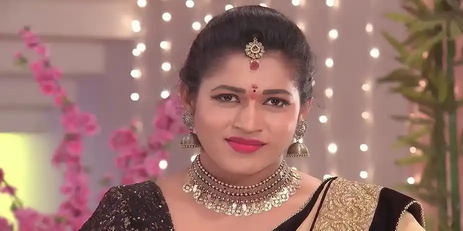 Punya Rushes to Meet Anirudha | Naagamandala