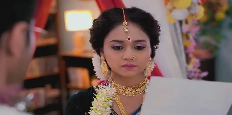 Moyna and Roddur Exchange Gifts | Puber Moyna