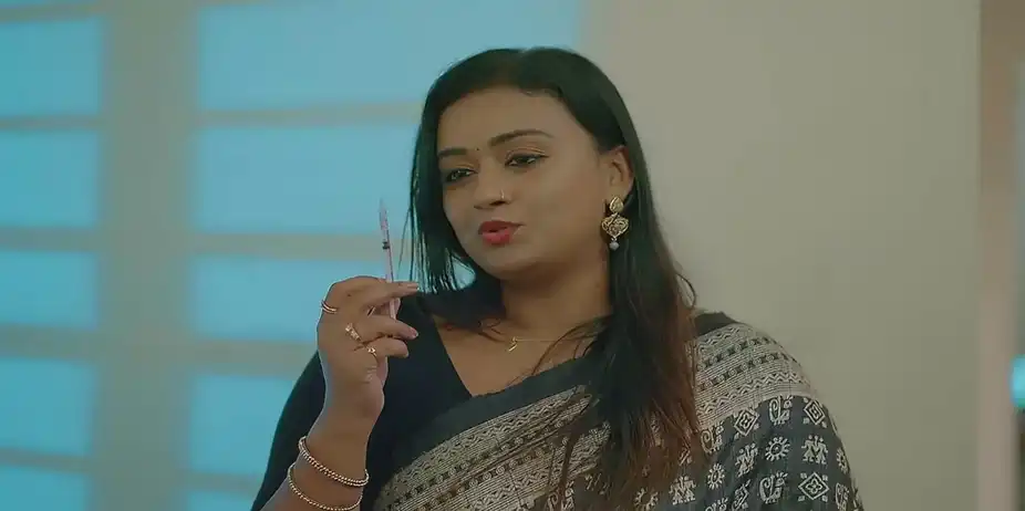 Avanthika Injects Insulin to Sethumadhavan | Mangalyam