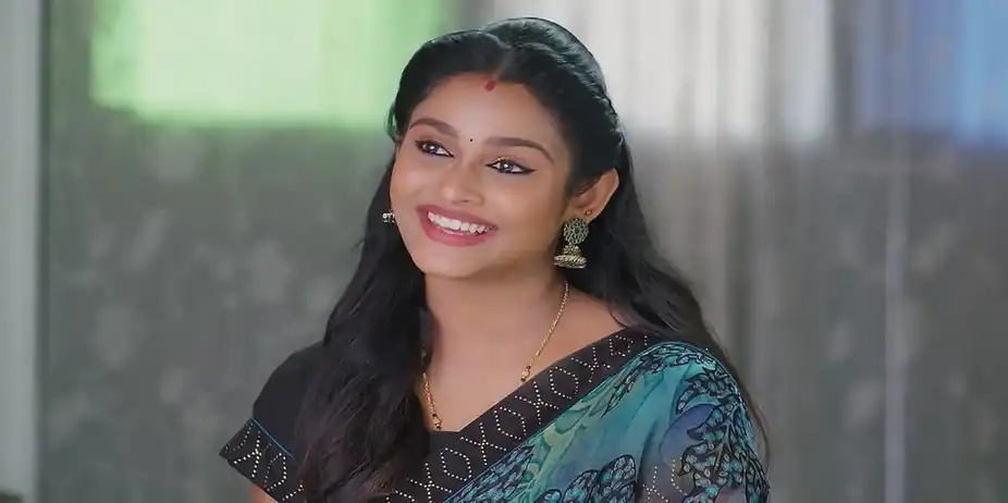 Charu Gifts an Alcohol Bottle to Venkatrao | Padamati Sandhyaragam