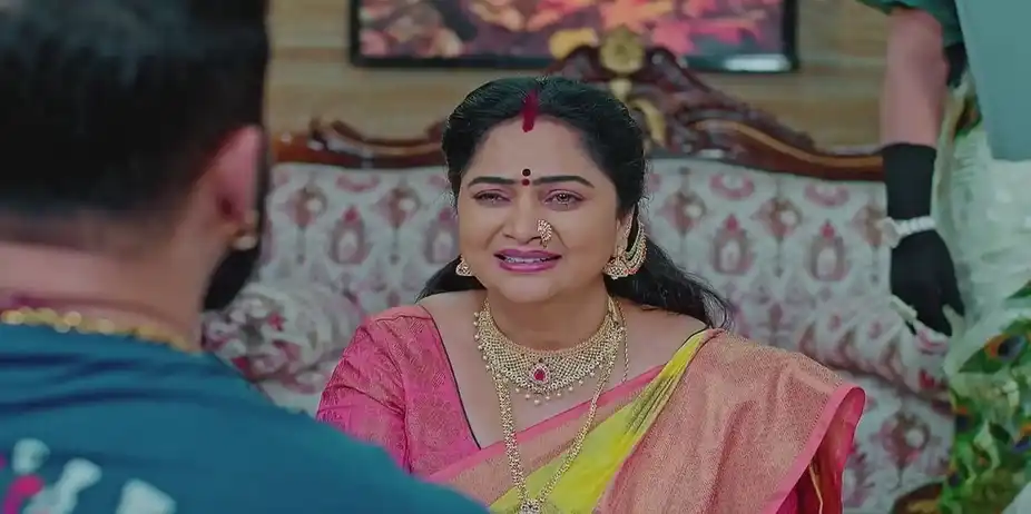 Gayatri Devi's Spirit Talks about Vishal's Hand | Trinayani