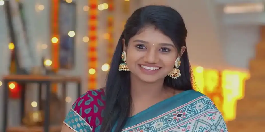 Rani Taunts Savitri | Ninaithale Innikkum