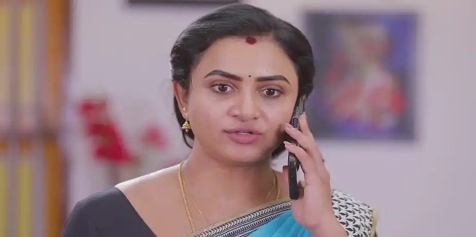 Lakshmi Stops Bharathi | Idhayam