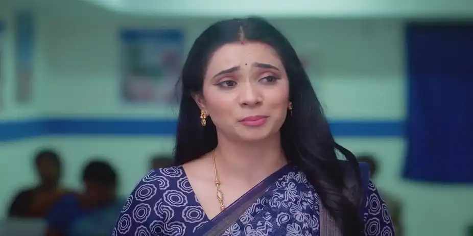 Geeta Poses as Deepa | Karthigai Deepam